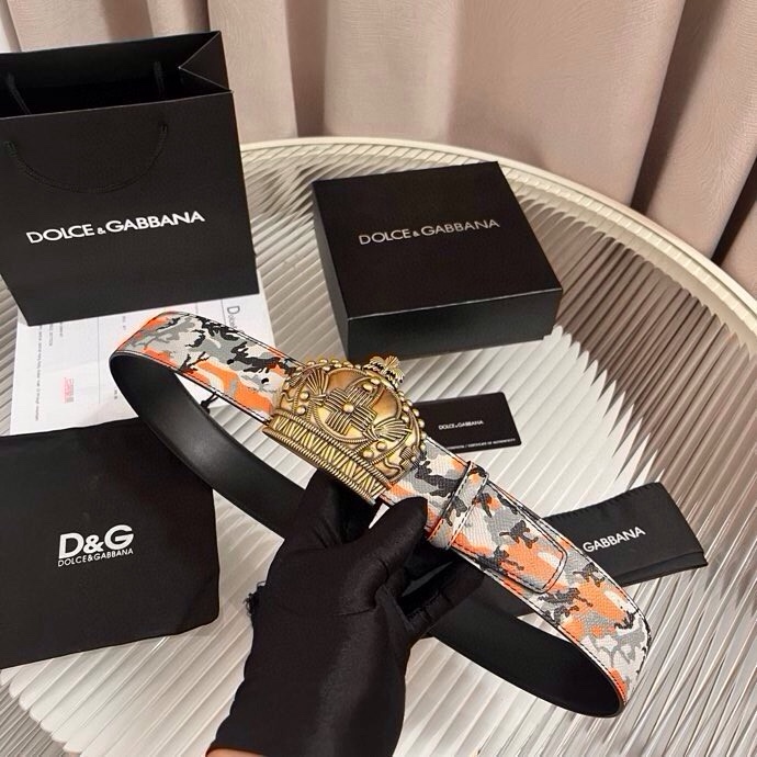 Dolce&Gabbana 全新印花小牛皮腰带，缀以个性化徽标搭扣。小牛皮腰带，搭配徽标装饰搭扣,4.0