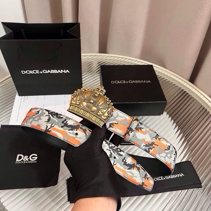 Dolce&Gabbana 全新印花小牛皮腰带，缀以个性化徽标搭扣。小牛皮腰带，搭配徽标装饰搭扣,4.0