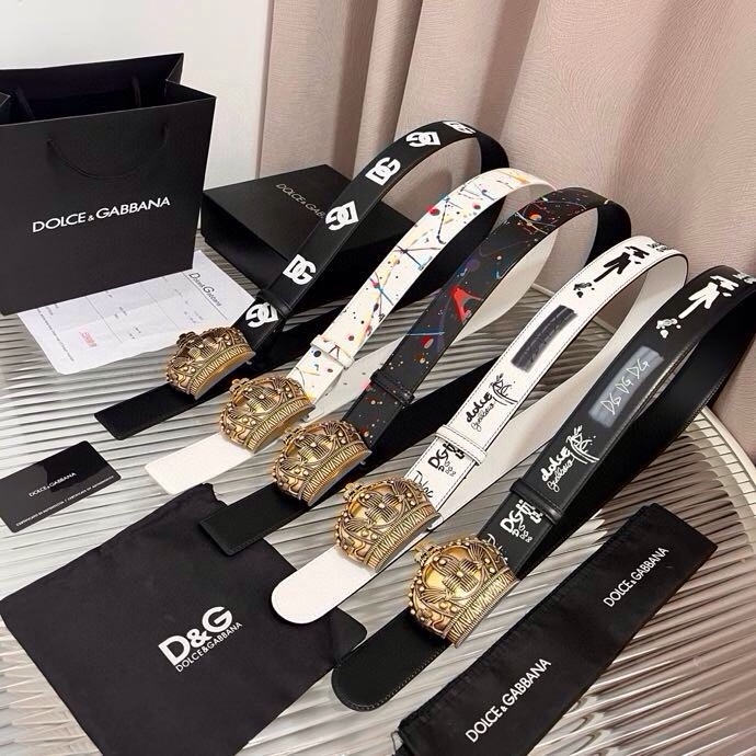 Dolce&Gabbana 全新印花小牛皮腰带，缀以个性化徽标搭扣。小牛皮腰带，搭配徽标装饰搭扣,4.0