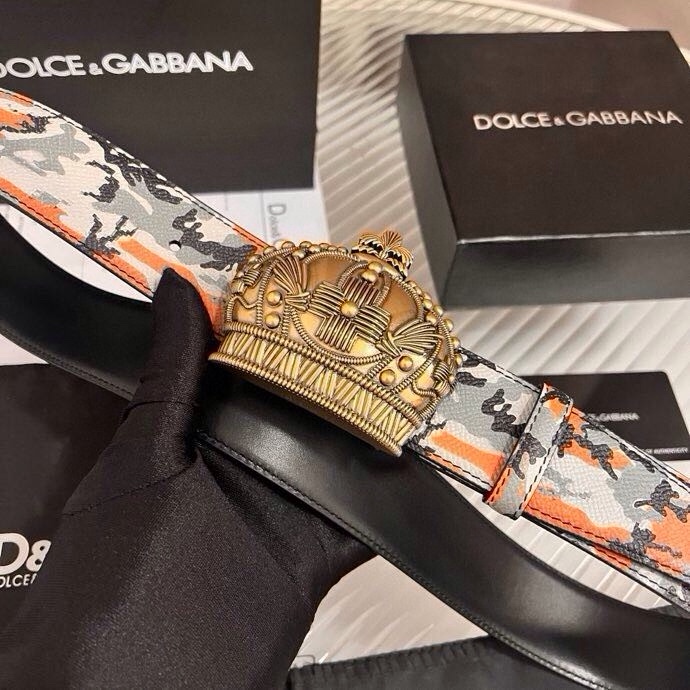 Dolce&Gabbana 全新印花小牛皮腰带，缀以个性化徽标搭扣。小牛皮腰带，搭配徽标装饰搭扣,4.0