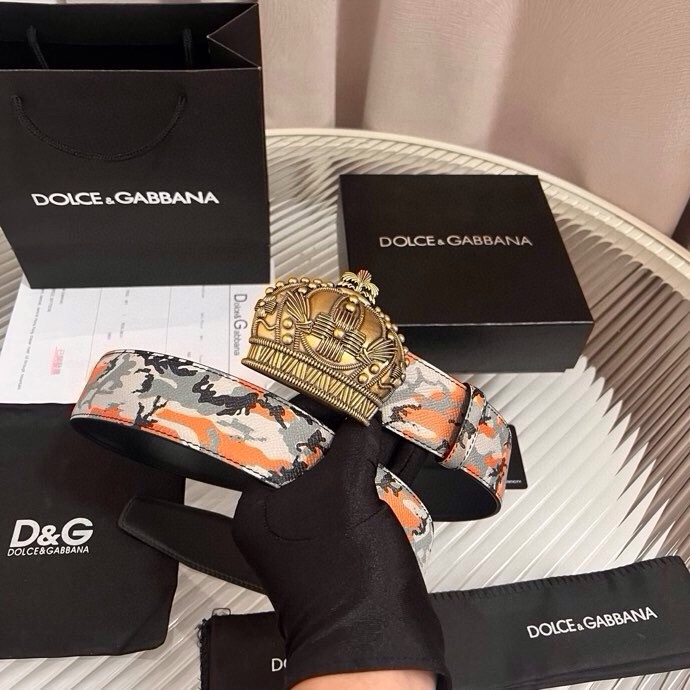 Dolce&Gabbana 全新印花小牛皮腰带，缀以个性化徽标搭扣。小牛皮腰带，搭配徽标装饰搭扣,4.0