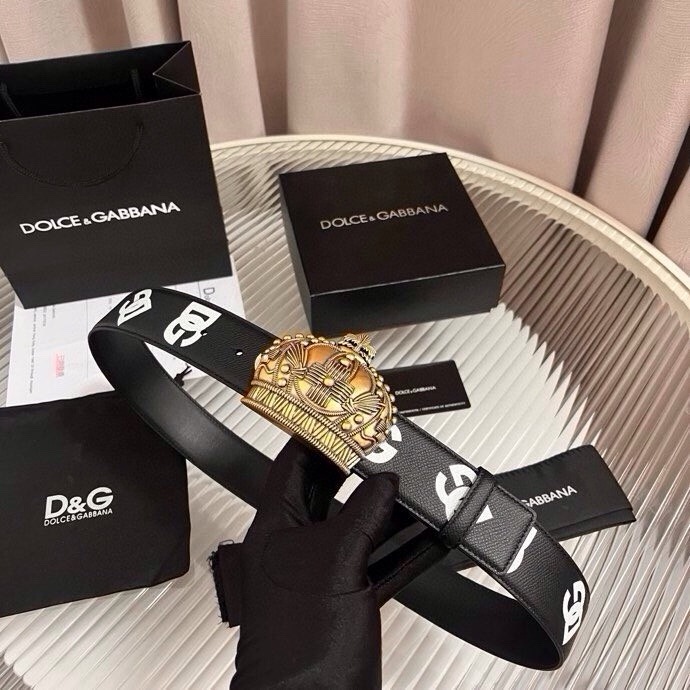 Dolce&Gabbana 全新印花小牛皮腰带，缀以个性化徽标搭扣。小牛皮腰带，搭配徽标装饰搭扣,4.0
