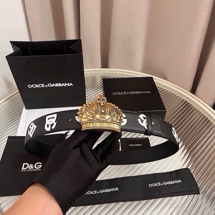 Dolce&Gabbana 全新印花小牛皮腰带，缀以个性化徽标搭扣。小牛皮腰带，搭配徽标装饰搭扣,4.0