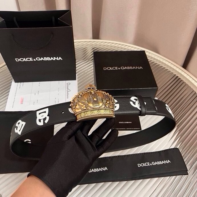Dolce&Gabbana 全新印花小牛皮腰带，缀以个性化徽标搭扣。小牛皮腰带，搭配徽标装饰搭扣,4.0