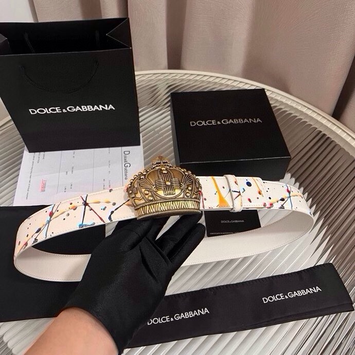 Dolce&Gabbana 全新印花小牛皮腰带，缀以个性化徽标搭扣。小牛皮腰带，搭配徽标装饰搭扣,4.0