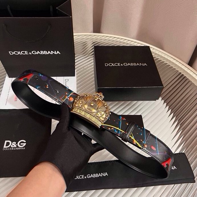 Dolce&Gabbana 全新印花小牛皮腰带，缀以个性化徽标搭扣。小牛皮腰带，搭配徽标装饰搭扣,4.0