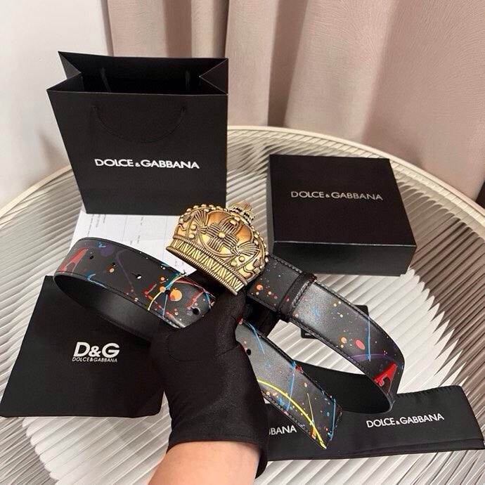 Dolce&Gabbana 全新印花小牛皮腰带，缀以个性化徽标搭扣。小牛皮腰带，搭配徽标装饰搭扣,4.0
