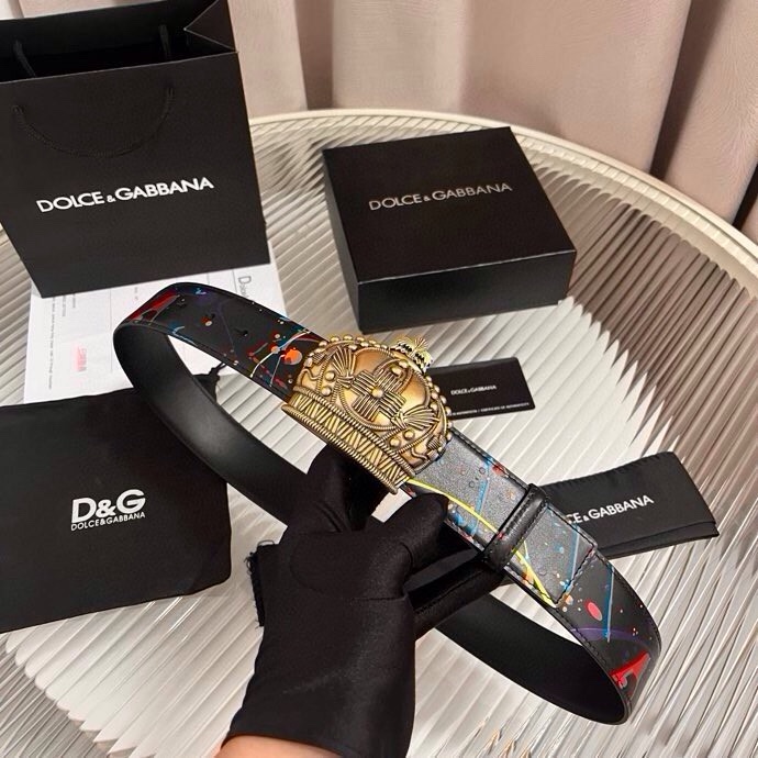 Dolce&Gabbana 全新印花小牛皮腰带，缀以个性化徽标搭扣。小牛皮腰带，搭配徽标装饰搭扣,4.0