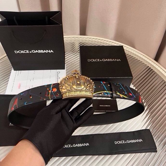 Dolce&Gabbana 全新印花小牛皮腰带，缀以个性化徽标搭扣。小牛皮腰带，搭配徽标装饰搭扣,4.0
