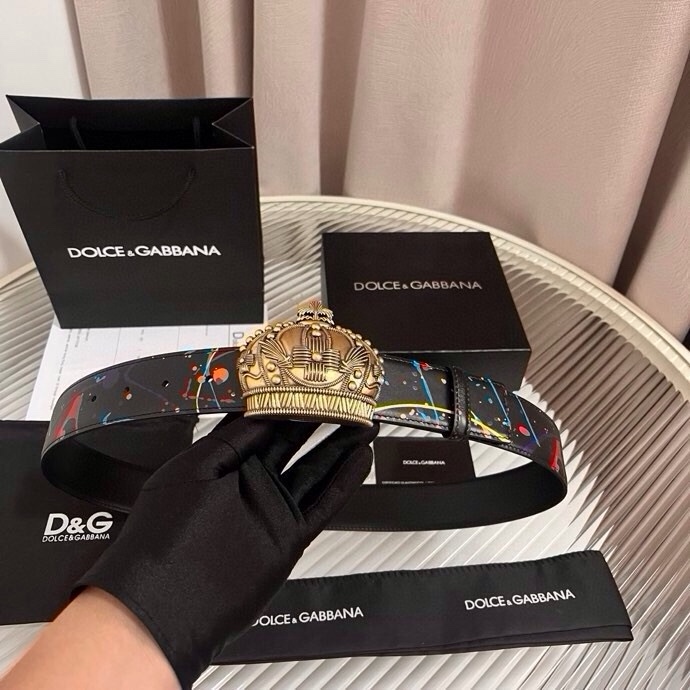 Dolce&Gabbana 全新印花小牛皮腰带，缀以个性化徽标搭扣。小牛皮腰带，搭配徽标装饰搭扣,4.0