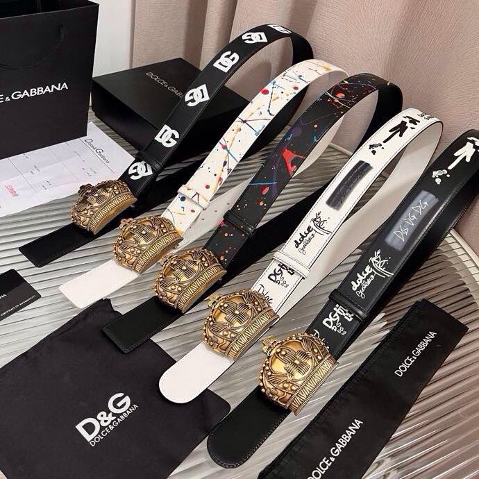 Dolce&Gabbana 全新印花小牛皮腰带，缀以个性化徽标搭扣。小牛皮腰带，搭配徽标装饰搭扣,4.0