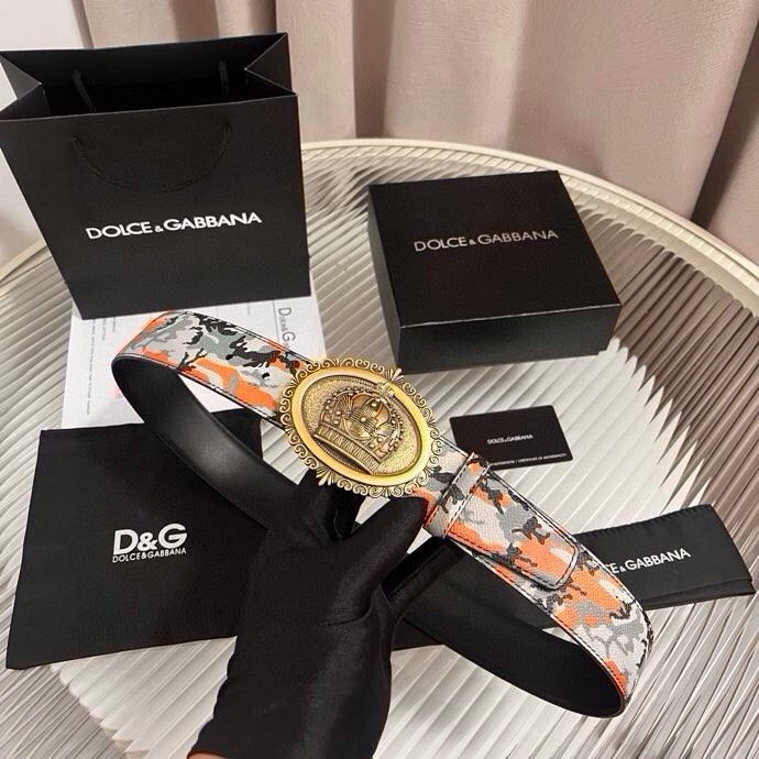 Dolce&Gabbana 全新印花小牛皮腰带，缀以个性化徽标搭扣。小牛皮腰带，搭配徽标装饰搭扣,4.0