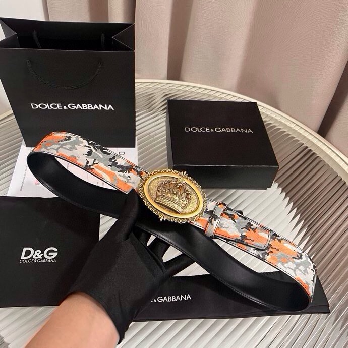 Dolce&Gabbana 全新印花小牛皮腰带，缀以个性化徽标搭扣。小牛皮腰带，搭配徽标装饰搭扣,4.0