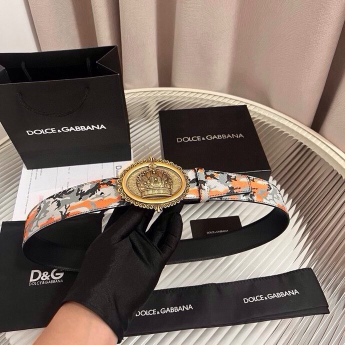 Dolce&Gabbana 全新印花小牛皮腰带，缀以个性化徽标搭扣。小牛皮腰带，搭配徽标装饰搭扣,4.0