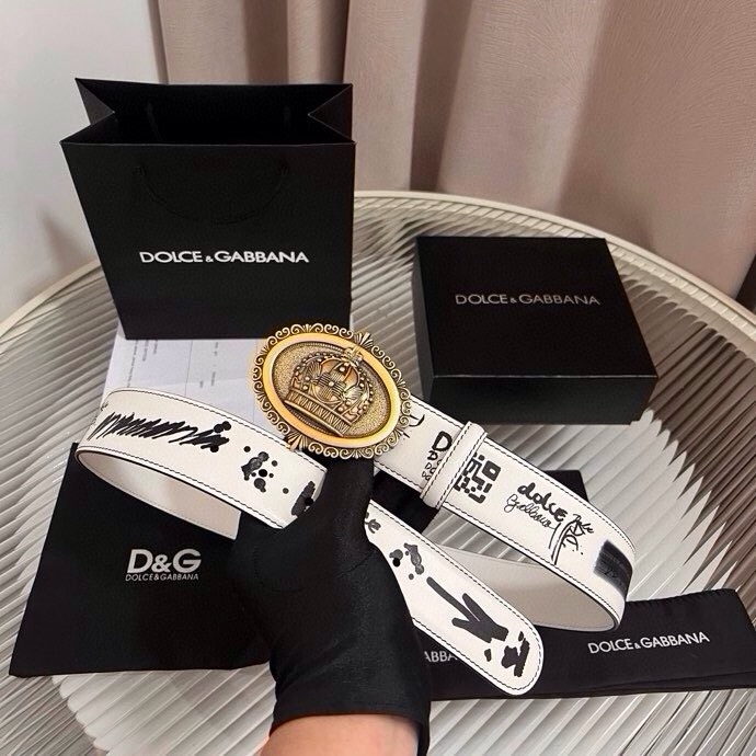Dolce&Gabbana 全新印花小牛皮腰带，缀以个性化徽标搭扣。小牛皮腰带，搭配徽标装饰搭扣,4.0