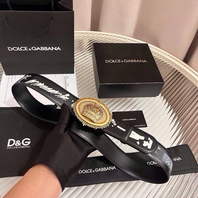 Dolce&Gabbana 全新印花小牛皮腰带，缀以个性化徽标搭扣。小牛皮腰带，搭配徽标装饰搭扣,4.0