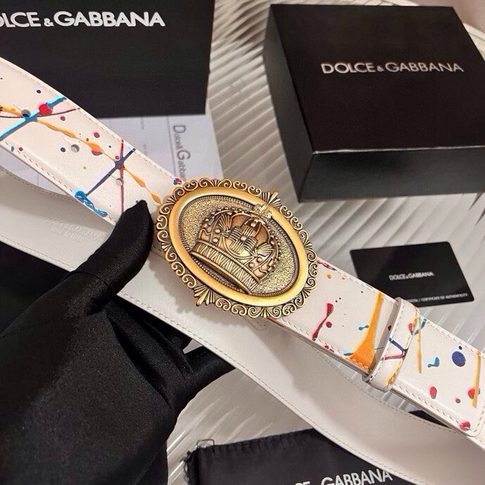 Dolce&Gabbana 全新印花小牛皮腰带，缀以个性化徽标搭扣。小牛皮腰带，搭配徽标装饰搭扣,4.0