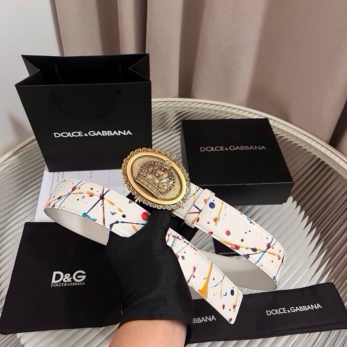 Dolce&Gabbana 全新印花小牛皮腰带，缀以个性化徽标搭扣。小牛皮腰带，搭配徽标装饰搭扣,4.0