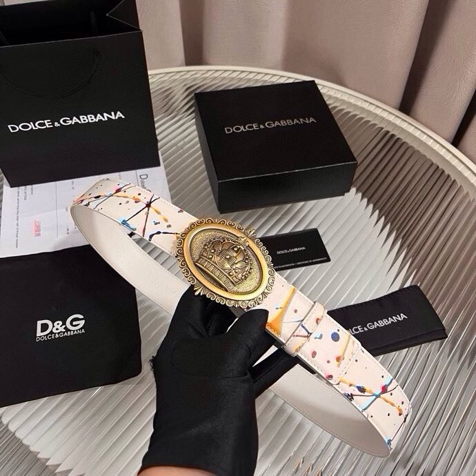 Dolce&Gabbana 全新印花小牛皮腰带，缀以个性化徽标搭扣。小牛皮腰带，搭配徽标装饰搭扣,4.0