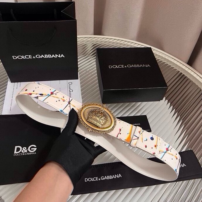 Dolce&Gabbana 全新印花小牛皮腰带，缀以个性化徽标搭扣。小牛皮腰带，搭配徽标装饰搭扣,4.0