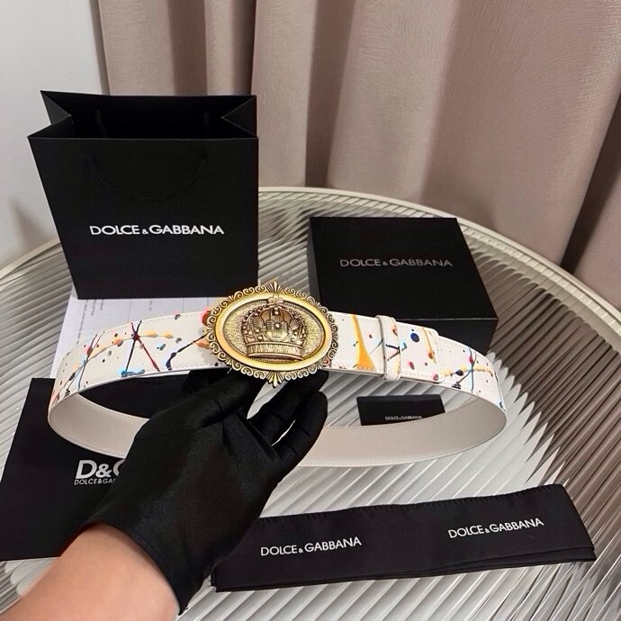 Dolce&Gabbana 全新印花小牛皮腰带，缀以个性化徽标搭扣。小牛皮腰带，搭配徽标装饰搭扣,4.0