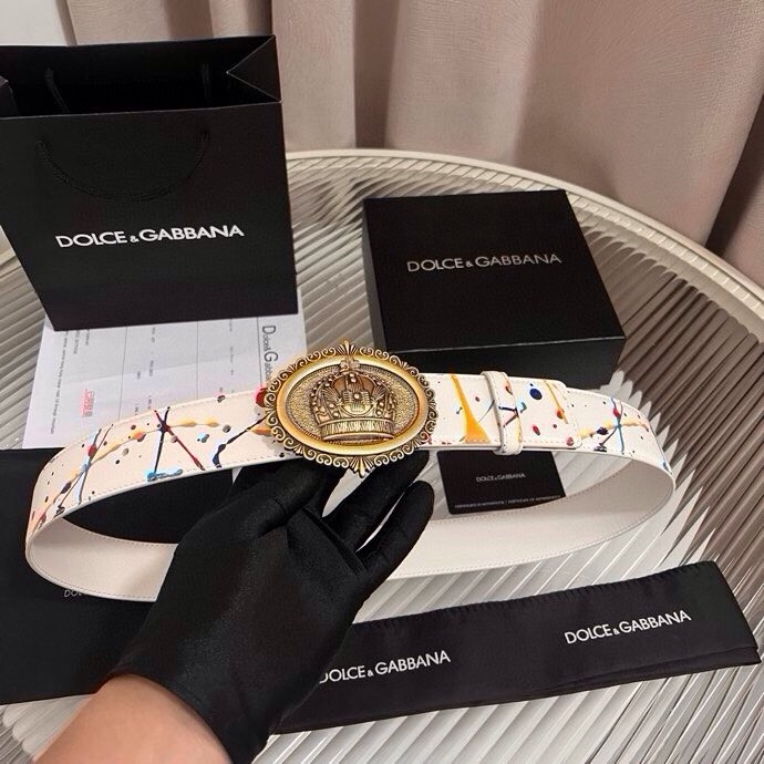Dolce&Gabbana 全新印花小牛皮腰带，缀以个性化徽标搭扣。小牛皮腰带，搭配徽标装饰搭扣,4.0