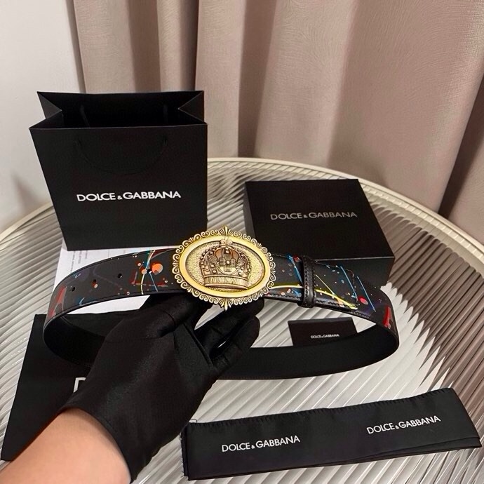 Dolce&Gabbana 全新印花小牛皮腰带，缀以个性化徽标搭扣。小牛皮腰带，搭配徽标装饰搭扣,4.0
