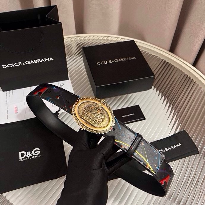 Dolce&Gabbana 全新印花小牛皮腰带，缀以个性化徽标搭扣。小牛皮腰带，搭配徽标装饰搭扣,4.0