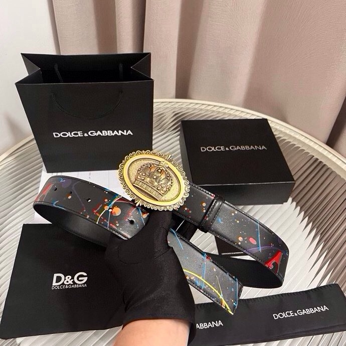 Dolce&Gabbana 全新印花小牛皮腰带，缀以个性化徽标搭扣。小牛皮腰带，搭配徽标装饰搭扣,4.0