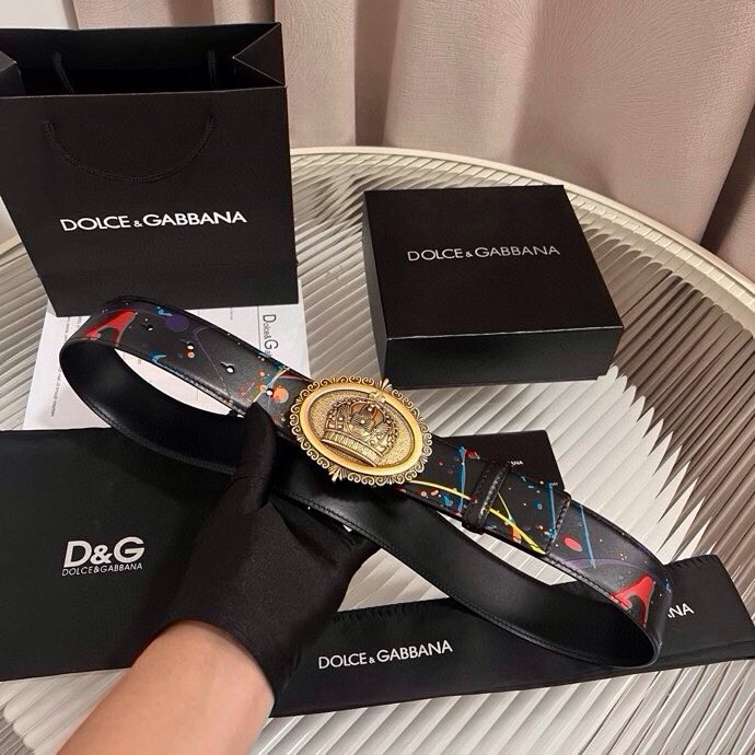 Dolce&Gabbana 全新印花小牛皮腰带，缀以个性化徽标搭扣。小牛皮腰带，搭配徽标装饰搭扣,4.0