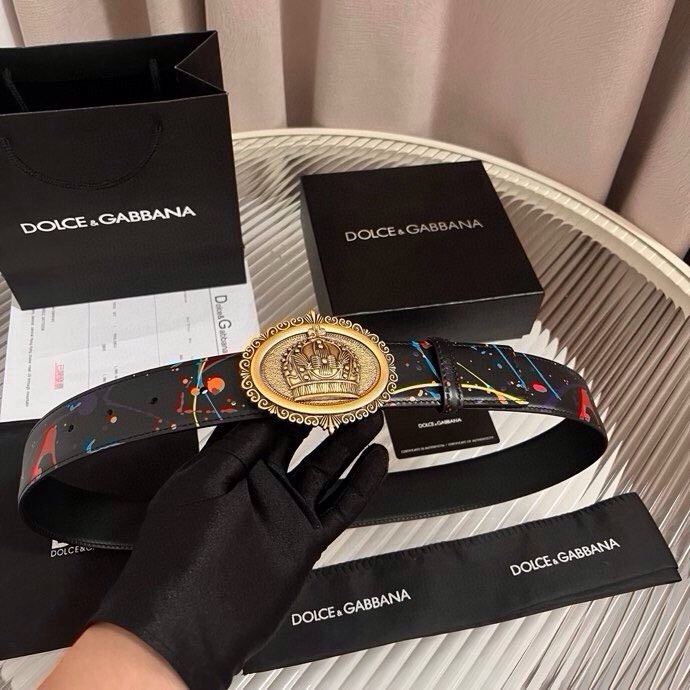 Dolce&Gabbana 全新印花小牛皮腰带，缀以个性化徽标搭扣。小牛皮腰带，搭配徽标装饰搭扣,4.0
