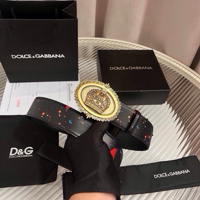 Dolce&Gabbana 全新印花小牛皮腰带，缀以个性化徽标搭扣。小牛皮腰带，搭配徽标装饰搭扣,4.0
