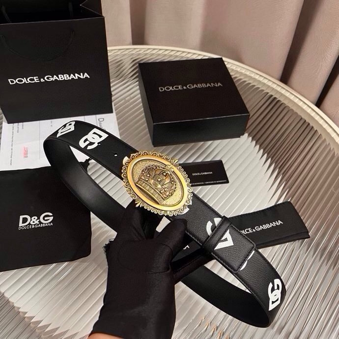 Dolce&Gabbana 全新印花小牛皮腰带，缀以个性化徽标搭扣。小牛皮腰带，搭配徽标装饰搭扣,4.0