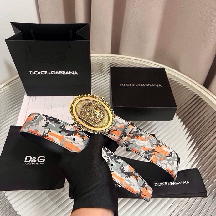 Dolce&Gabbana 全新印花小牛皮腰带，缀以个性化徽标搭扣。小牛皮腰带，搭配徽标装饰搭扣,4.0