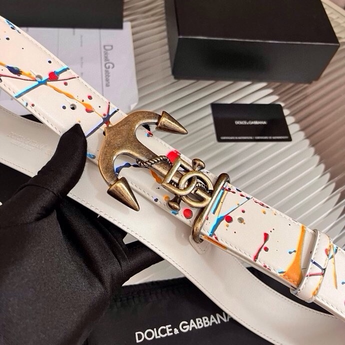 Dolce&Gabbana 全新印花小牛皮腰带，缀以个性化徽标搭扣。小牛皮腰带，搭配徽标装饰搭扣,4.0