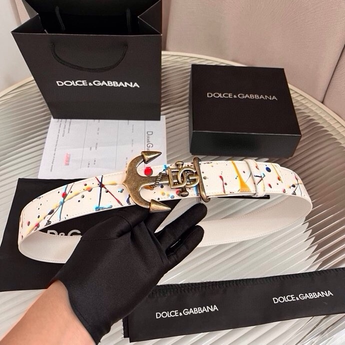 Dolce&Gabbana 全新印花小牛皮腰带，缀以个性化徽标搭扣。小牛皮腰带，搭配徽标装饰搭扣,4.0