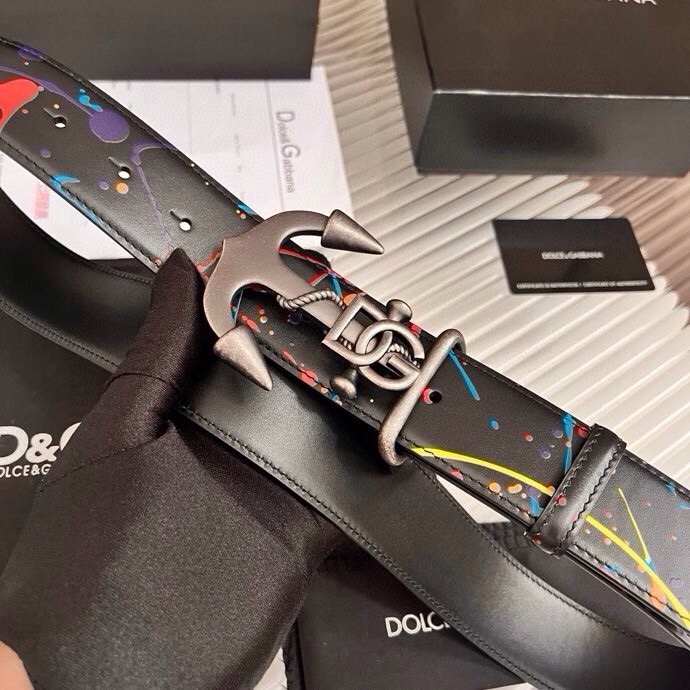 Dolce&Gabbana 全新印花小牛皮腰带，缀以个性化徽标搭扣。小牛皮腰带，搭配徽标装饰搭扣,4.0