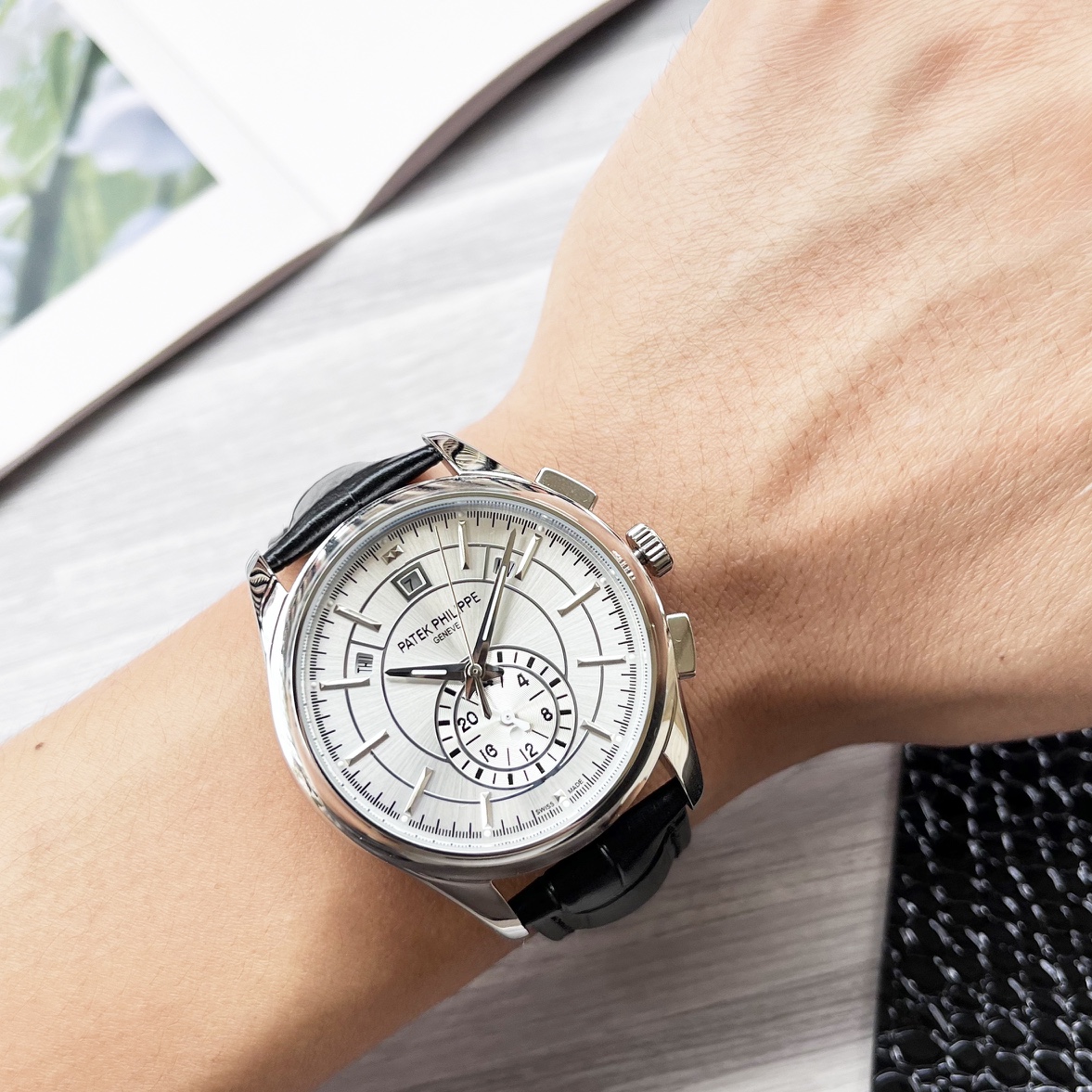 NO:552692,White gold steel band 20 Patek Philippe (Patek Philippe boutique men's watch, exquisitely crafted, selected tourbillon, multi-function display including perpetual calendar, day and week calendar showing exquisite details and superb skills, equipped with multi-function fully automatic mechanical movement, top-grade 316 stainless steel case, imported calfskin strap, mineral super mirror, size 43x13mm noble model, gentleman style, symbol of status, show your unique taste!,,patek  philippe,cowhide19860909白 金 钢带20 百达翡丽(Patek Philippe 精品男士腕表,精雕细琢,陀飞轮精选,多功能显示 包含万年历 星期 日历尽显精致细节与高超技艺,搭载多功能全自动机械机芯,顶级316精钢表壳,进口小牛皮表带,矿物质超强镜面,尺寸43x13mm尊贵典范,绅士风范,身份的象征,展现你的独特品味！,,patek philippe,cowhide,Watch