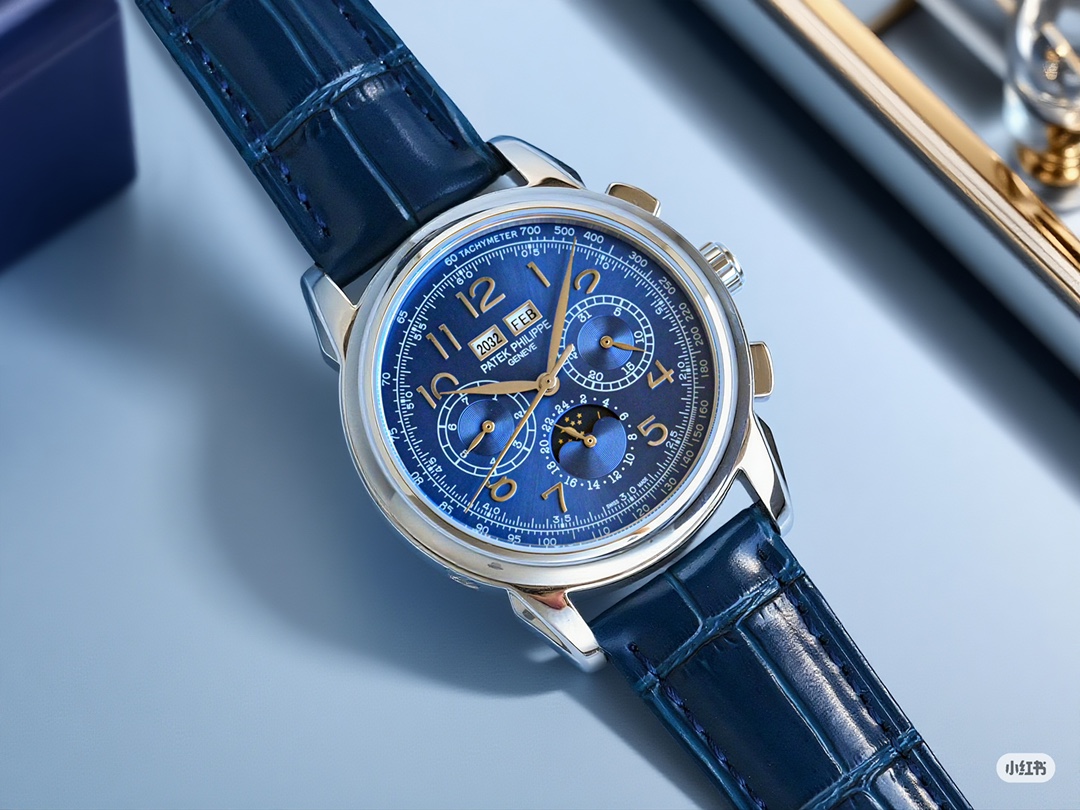 NO:552677,White shell, gold shell, V4 upgraded version 'button' upgraded original replica mold opening, Patek Philippe super complex function chronograph series!  Careful work, details. 1 The team spent more than two years carefully designing, regardless of cost, daring to be the first, striving for perfection, overcoming many difficulties, and breaking through multi-layer technical bottlenecks. The movement model is CH 29-upgraded version, hollowed out and exquisite, stable quality!  2 size 41mm, thickness 11mm!  3. The watch case is made of 316L all-steel with nano-plated platinum watch technology. The ring is embellished with South African diamonds, which further highlights the noble atmosphere. The strap is matched with Italian first-layer calfskin!  More elegant and classy!  You deserve it!  Please look for exclusive quality.,,cowhide19860909白壳,金壳, V4升级版”扣子”升级原装复刻开模,百达.翡丽超级复杂功能计时系列！用心之作,细节方面 1团队历时两年多精心设计,不计成本,敢为人先,力求完美,克服重重难关,突破多层技术瓶颈,机芯型号为CH 29- 升级版,镂空精致坨片,质量稳定！ 2尺寸41毫米,厚度11毫米！ 3表壳为316L全钢镀纳米铂金表技术,圈口点缀南非钻,更彰显高贵大气,表带搭配意大利头层小牛皮！更显大气上档次！ 你值得拥有！请认准独家品质.,,cowhide,Watch