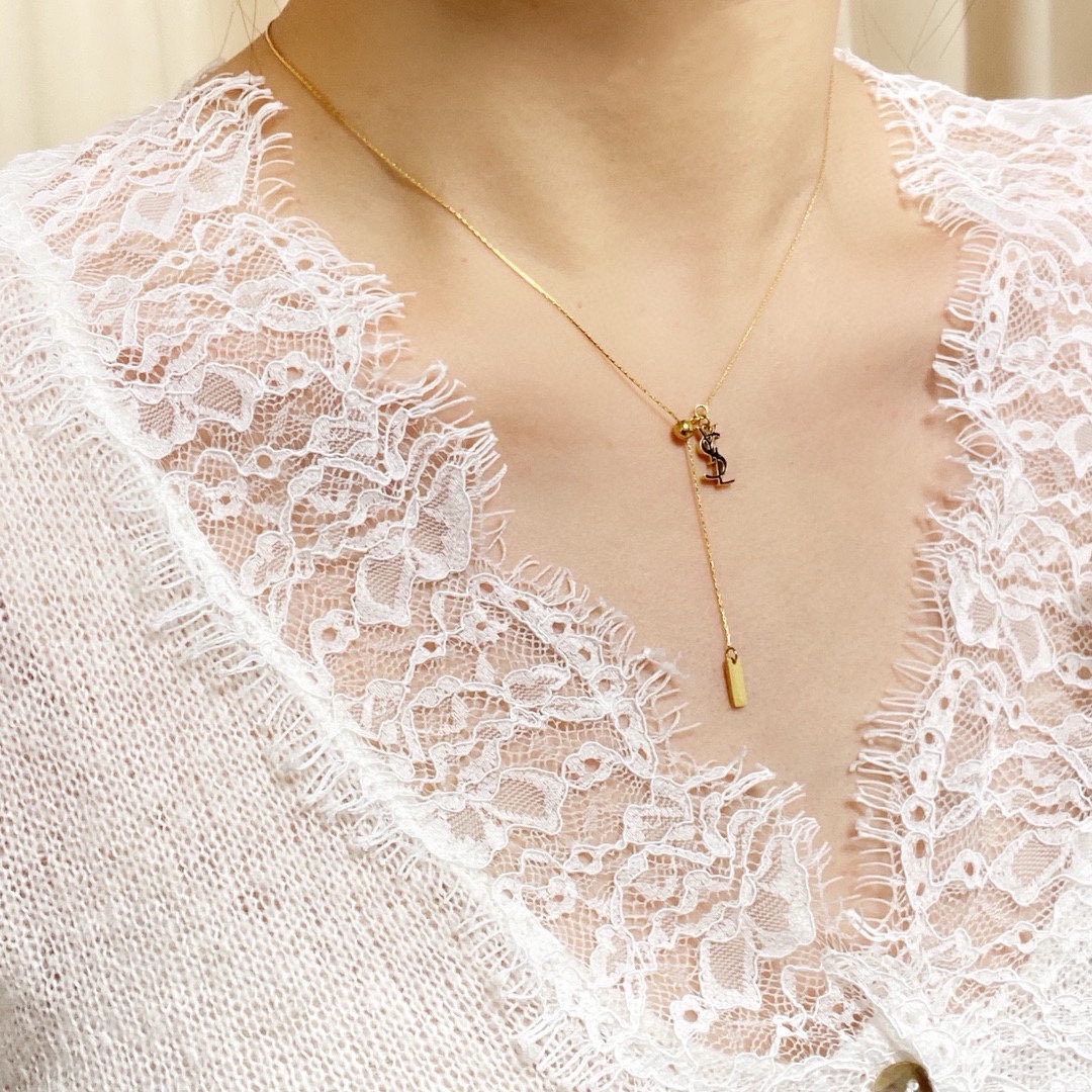 NO:543019,New YSL Saint Laurent letter free telescopic adjustment fine necklace original 14K stainless steel color-retaining material Yves Saint Laurent founded in 1961 Elegant abstract bold and chic design style makes it one of the famous brands in the luxury fashion industry. Leading the exquisite, fashionable and novel French fashion style. High quality, high-quality jewelry, saint laurent, saint laurent, saint laurent, saint laurent, saint laurent, necklace19860909新款YSL 圣罗兰字母自由伸缩调节细项链原装14K精钢保色材质 Yves Saint Laurent 创立于1961年 优雅抽象大胆别致的设计风格使它成为奢华时尚界著名的品牌之一.引领精致、时尚、新颖的法国时尚风格.高品质,饰品精品,saint laurent,saint laurent,saint laurent,necklace,Jewelry