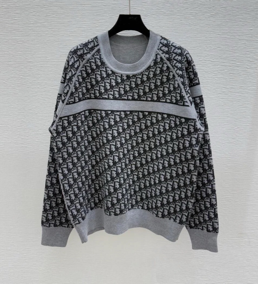 NO:550331,Dior pullover ymsq cashmere blended with thick texture, smooth, no flesh, wear both sides on both sides, solid color on the other side, presbyopia elements on the original development, color fabrics and yarns are the same, perfect replica!  S, M, L, XL, dior, alexander wang19860909Dior 套头 ymsq 山羊绒混纺而成 质感厚实 顺滑 不扎肉 正反面双面穿 一面纯色 一面老花元素 原版开发 颜色面料纱线都对版 完美复刻！ 码数S,M,L,XL,,dior,alexander wang,Men's clothing