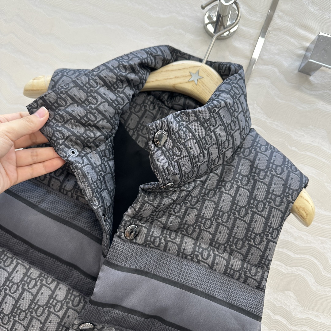 独家首发❤️原单品质MissD爆款羽绒面包服马甲，定制高密度科技塔夫绸提花面料！经典立领H版型帅气又拉风
