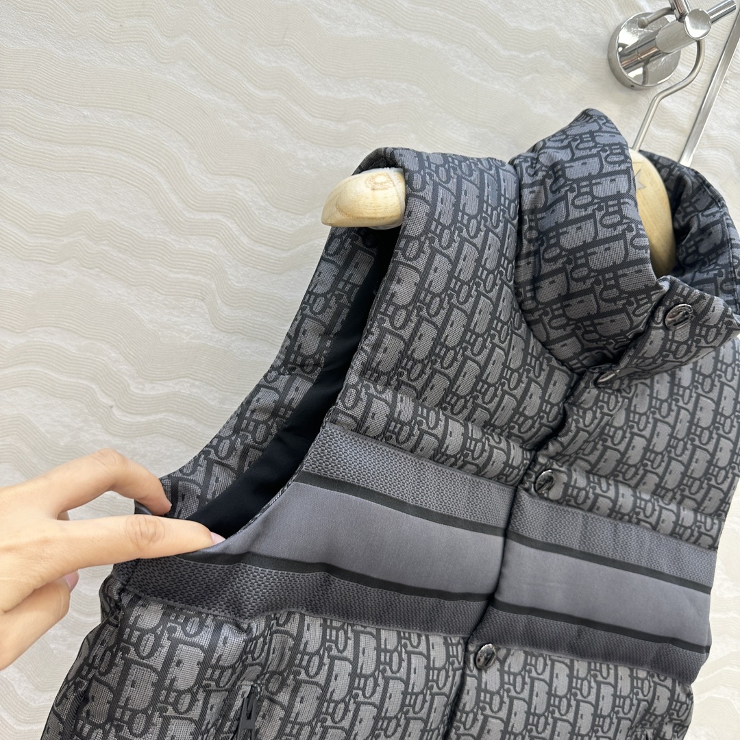 独家首发❤️原单品质MissD爆款羽绒面包服马甲，定制高密度科技塔夫绸提花面料！经典立领H版型帅气又拉风