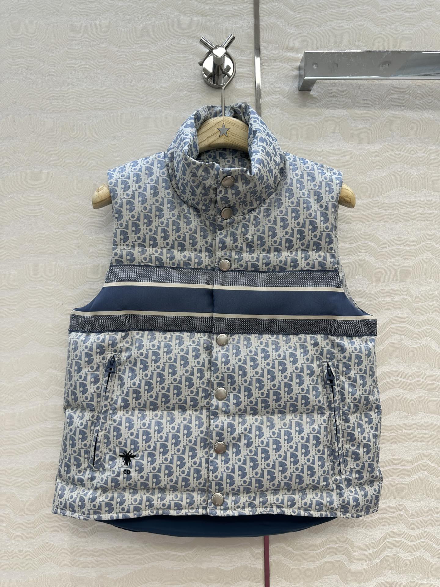 独家首发❤️原单品质MissD爆款羽绒面包服马甲，定制高密度科技塔夫绸提花面料！经典立领H版型帅气又拉风
