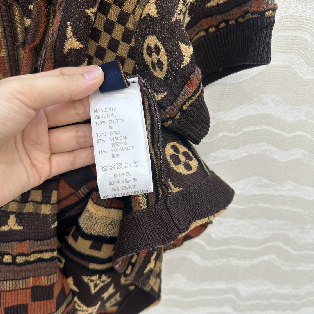 独家首发❤️原单品质！L联名Nigo系列Monogram花㚏提花重工Polo领短袖毛衣。重工定位立体撞色