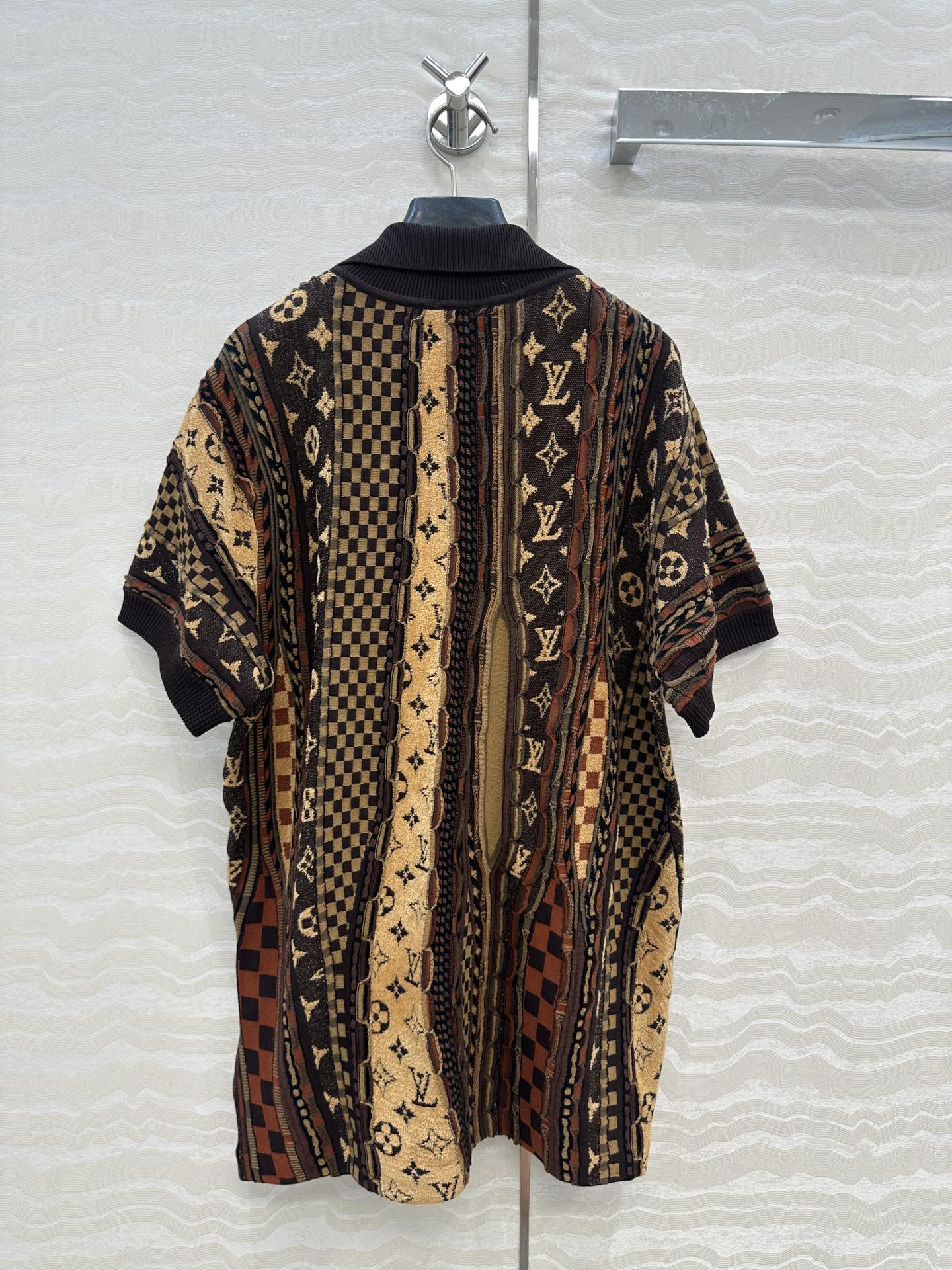 独家首发❤️原单品质！L联名Nigo系列Monogram花㚏提花重工Polo领短袖毛衣。重工定位立体撞色