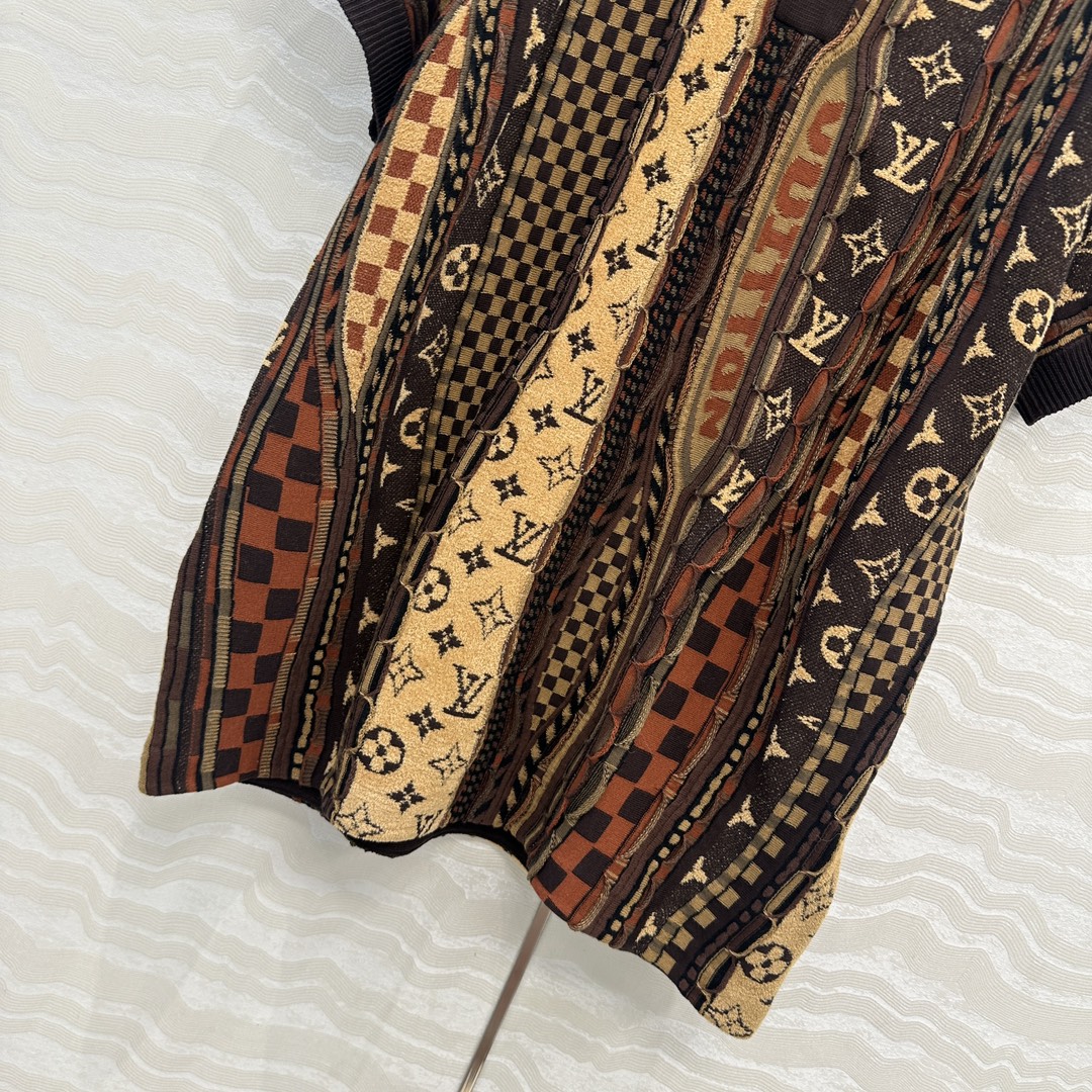 独家首发❤️原单品质！L联名Nigo系列Monogram花㚏提花重工Polo领短袖毛衣。重工定位立体撞色