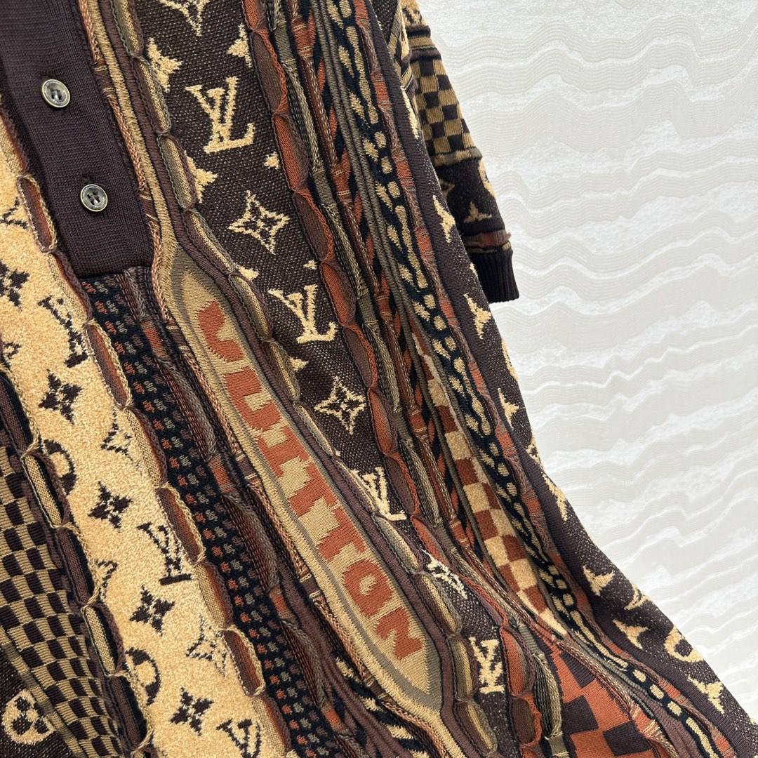 独家首发❤️原单品质！L联名Nigo系列Monogram花㚏提花重工Polo领短袖毛衣。重工定位立体撞色