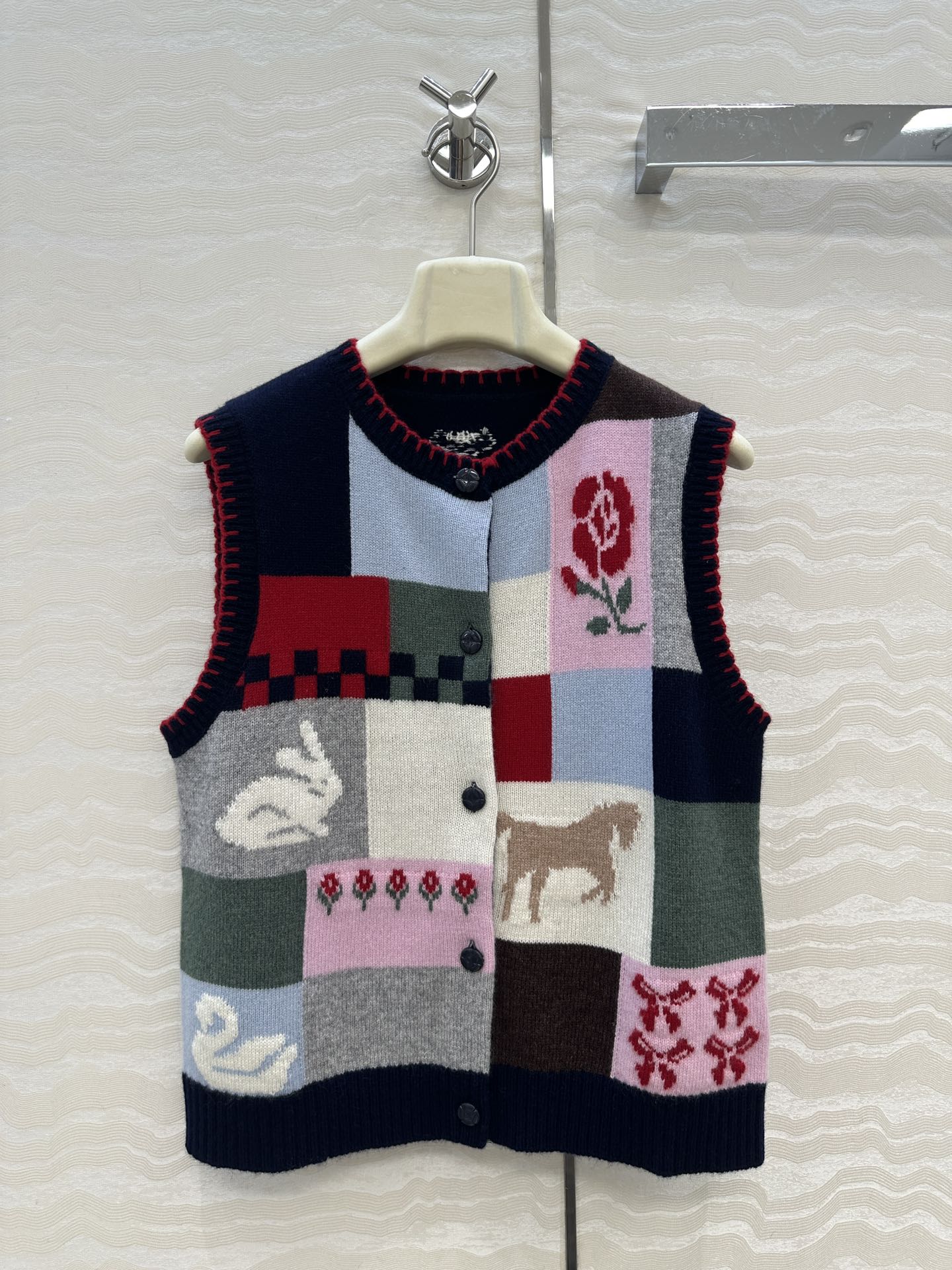 独家首发❤️高端原单品质，ER知识分子时髦分穿搭，超级叠搭神器！重工艺费尔岛圆领羊绒背心马甲！复古艺术感