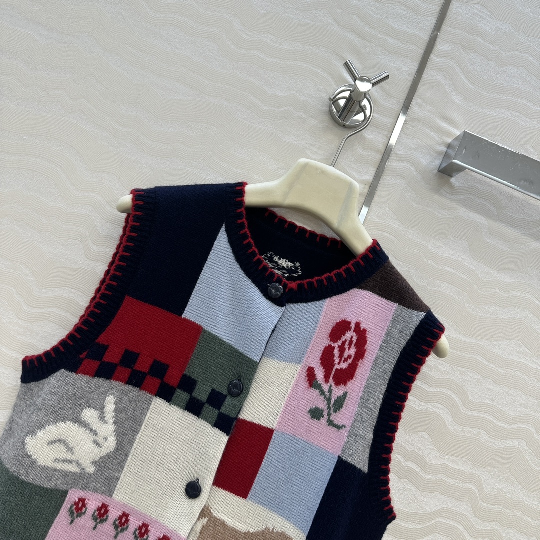 独家首发❤️高端原单品质，ER知识分子时髦分穿搭，超级叠搭神器！重工艺费尔岛圆领羊绒背心马甲！复古艺术感